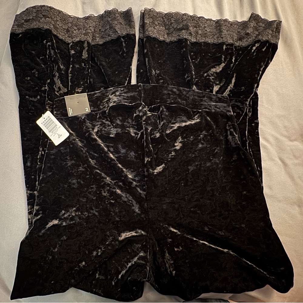 Torrid Full Length Velvet Pants 2
Flare Lace Trim Pocket Legging 18 20 - Picture 7 of 9